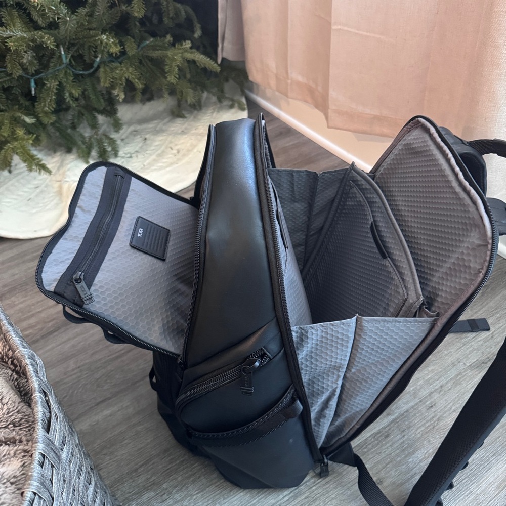 Authentic TUMI Alpha Search Leather Backpack - image 7